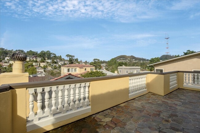 Building Photo - 175 Vasquez Ave