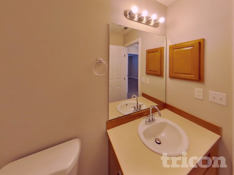 Building Photo - 2514 Chateau Dr