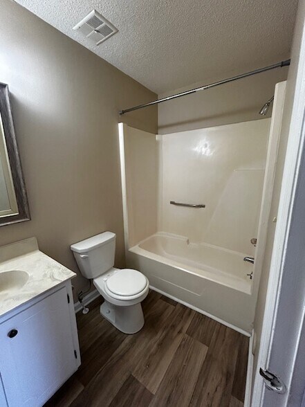 Building Photo - 1432 Bailey Cir