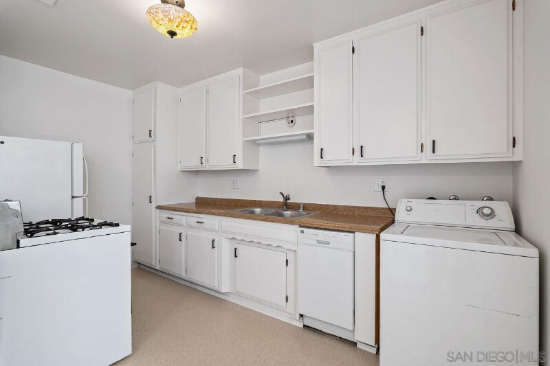 Building Photo - 5304 Monroe Ave