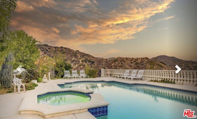 Building Photo - 232 Saddlebow Rd