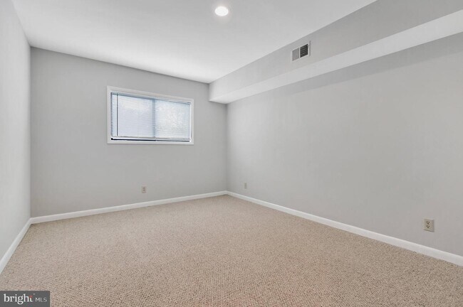 Building Photo - 208 Skyhill Rd