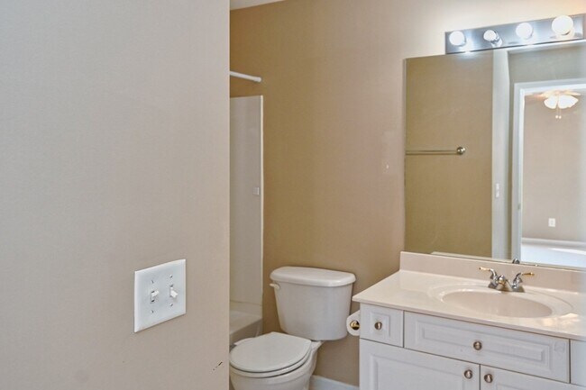 Building Photo - 1527 Gesshe Ct