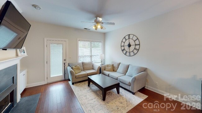 Building Photo - 1007 Park West Dr