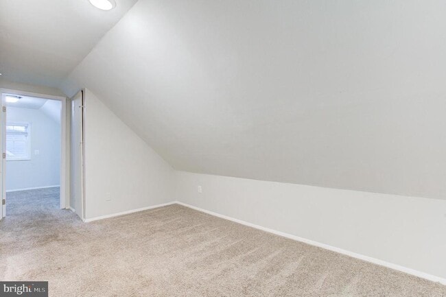 Building Photo - 121 Cabbel Dr