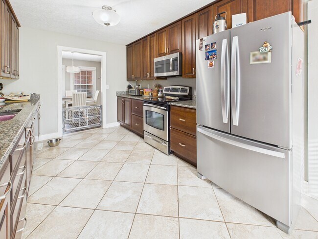 Building Photo - 201 Bluebird Ln