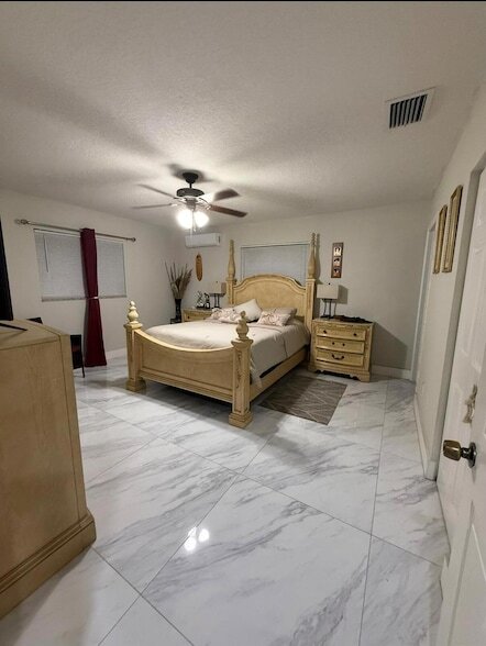 Building Photo - 1082 SW Bellevue Ave