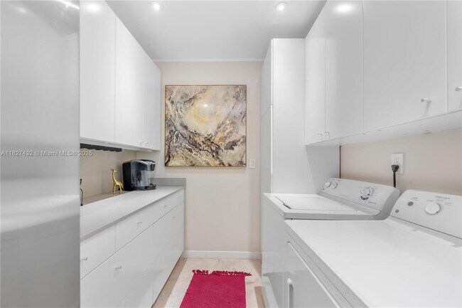 Building Photo - 472 Minola Dr