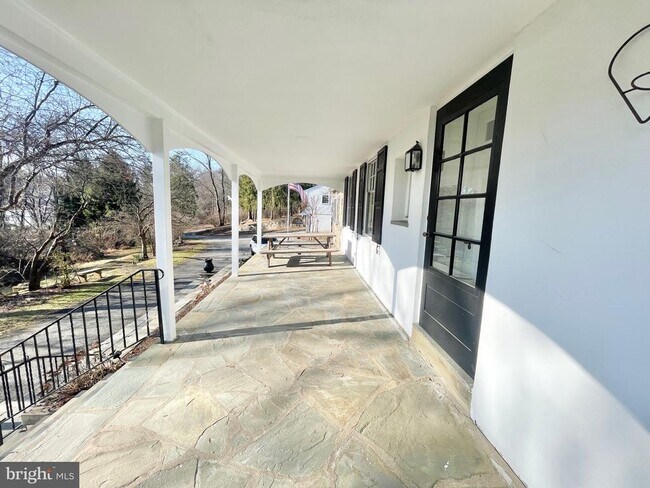 Building Photo - 4925 West Chester Pike