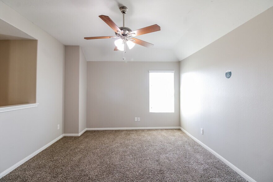 Building Photo - 21110 Sugar Orchard Ln