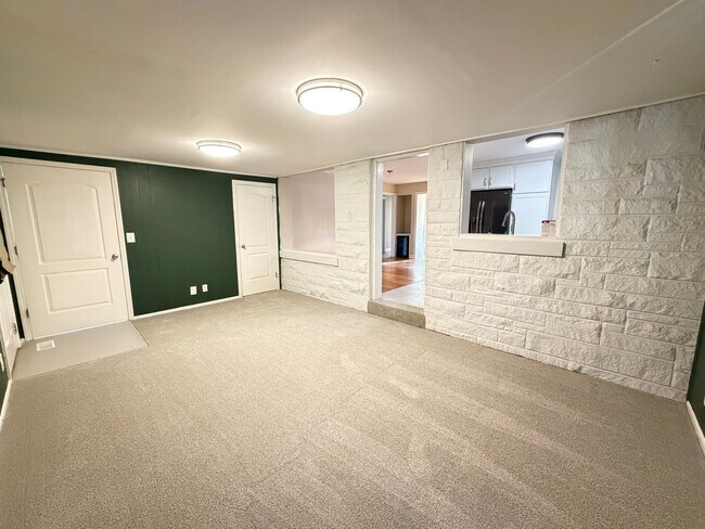 Building Photo - The 3 Bedroom In St. Matthews You've Been Looking For!