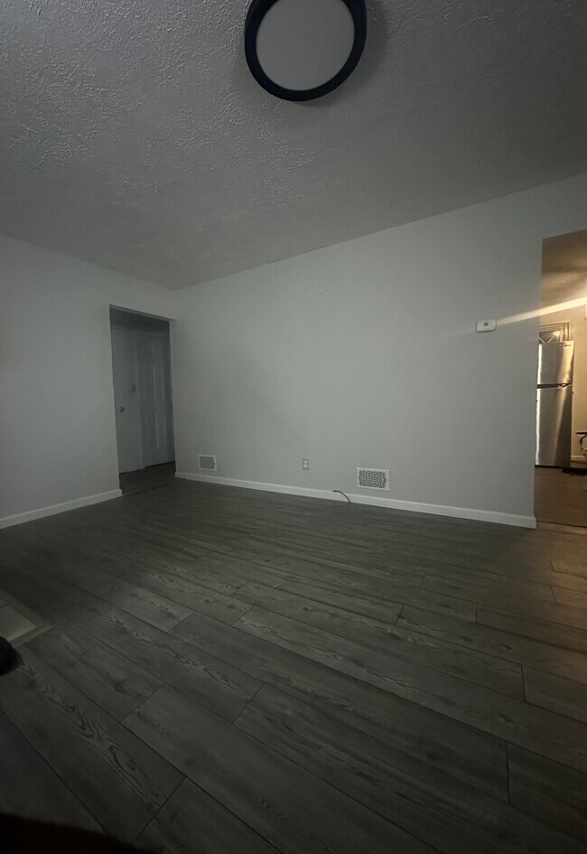 Building Photo - 3829 Delphos Ave