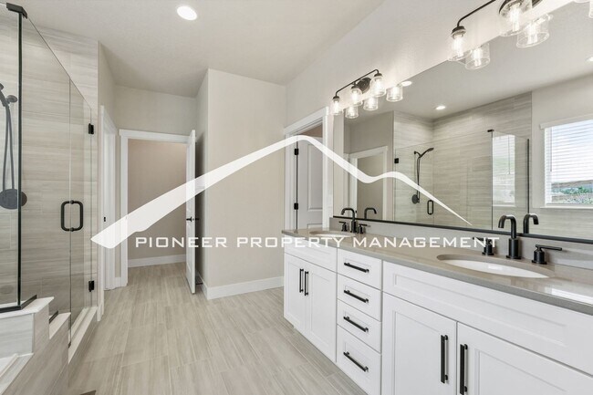 Building Photo - Main Floor Primary Home in Flying Horse with 5 Bedrooms, Gourmet Kitchen, Finished Basement & 4-C...