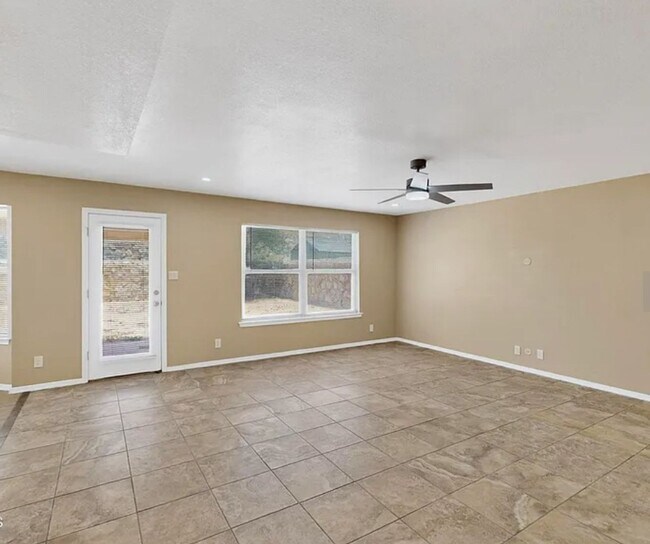Building Photo - 4 BEDROOM 3 BATHROOM HOME! fully remodeled...