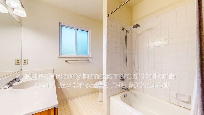 Building Photo - 2070 Pinercrest Dr