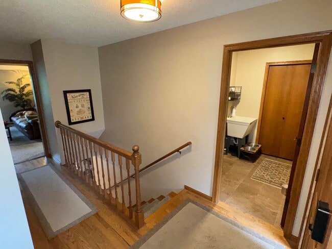 Building Photo - 209 E Larkspur Ln