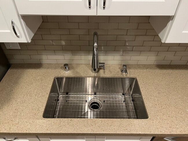 Building Photo - 2742 Oak Rd