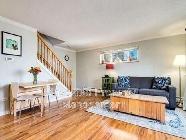 Building Photo - 1243 Vine St