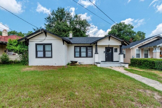 Primary Photo - $1500 - 3 bed/1 bath house in Central Aven...
