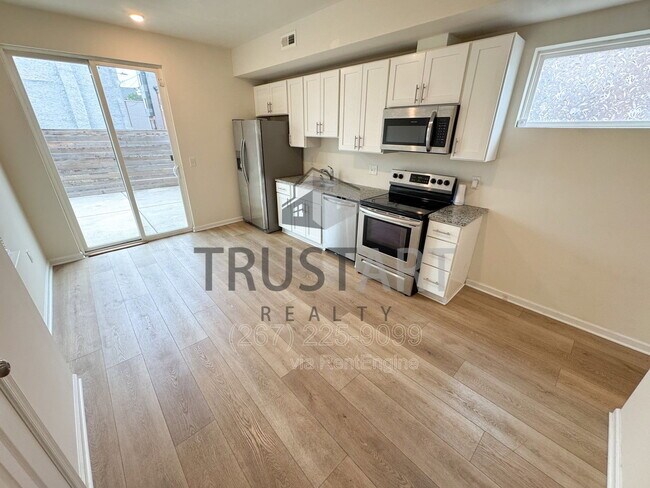Building Photo - 1327 S 27th St