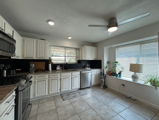 Building Photo - 21414 Golden Dove Dr