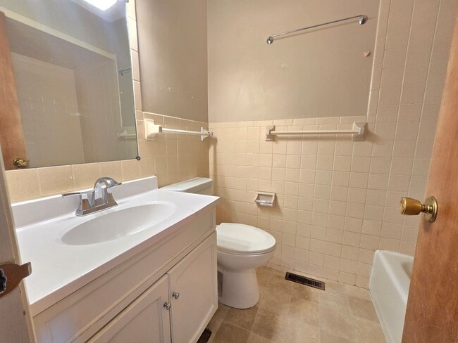 Building Photo - 203 Eisenhower Dr