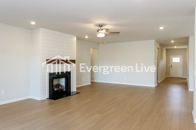 Building Photo - 109 Ashby Pond Dr