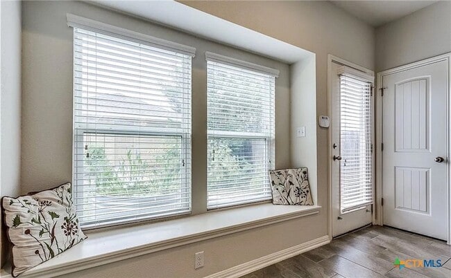 Building Photo - 159 Wainscot Oak Wy