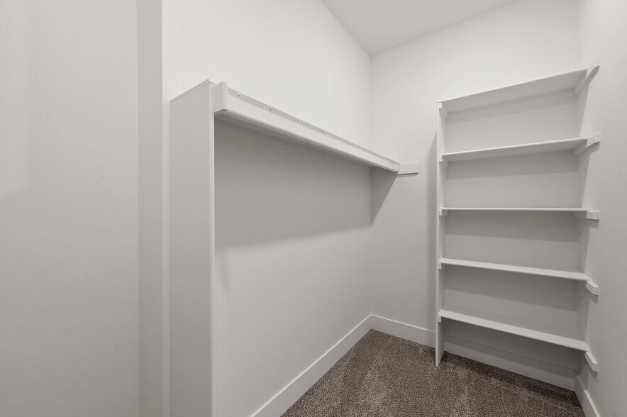 Building Photo - 5956 Willow Grove