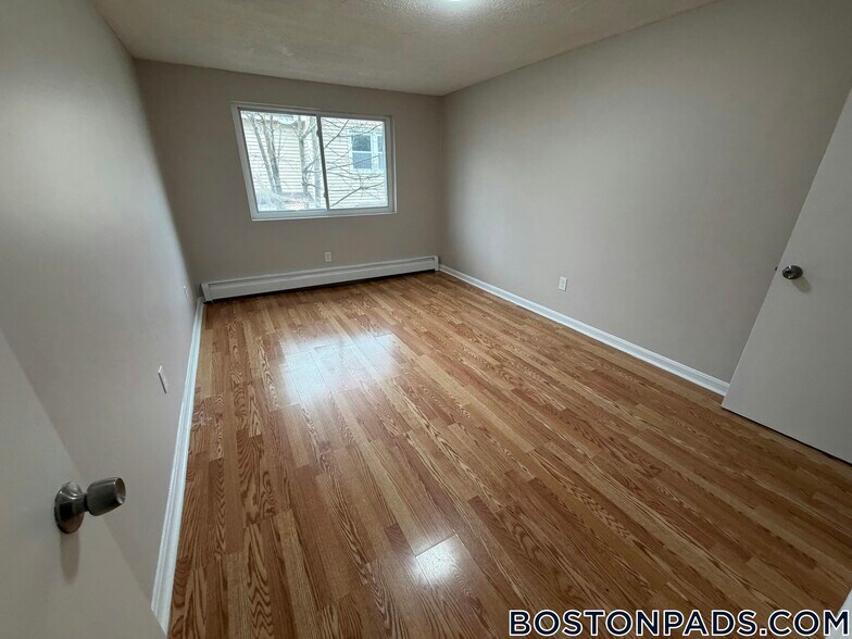 Building Photo - 134 Willard St