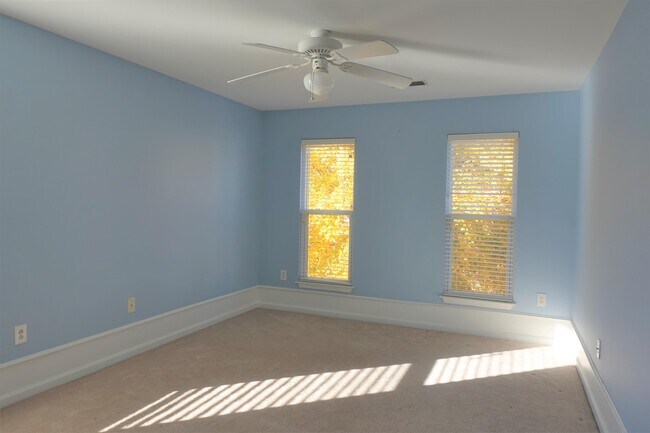 Building Photo - 233 Highgate Cir