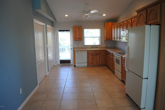 Building Photo - 120 Ibis Dr
