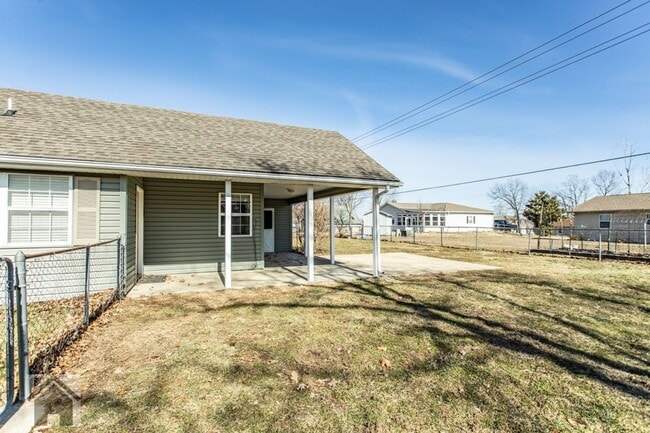 Building Photo - 105 Shara Dr