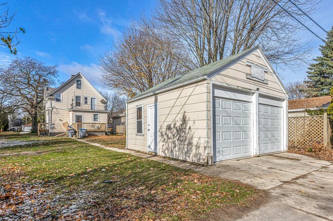 Building Photo - 1723 N 5th St