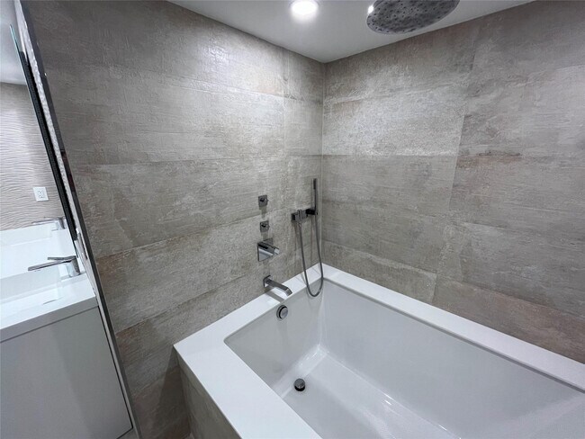 Building Photo - 3500 Galt Ocean Dr