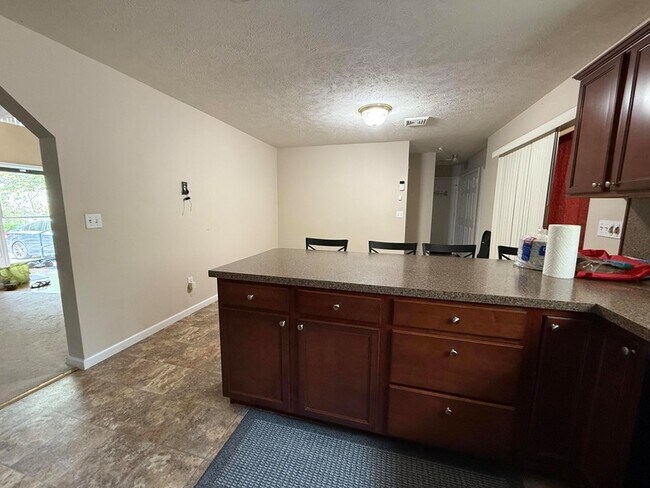 Building Photo - 3051 Briarwood Dr