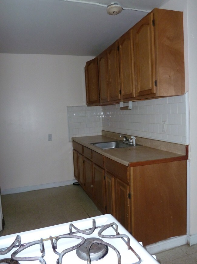 Building Photo - 288 Manton Ave