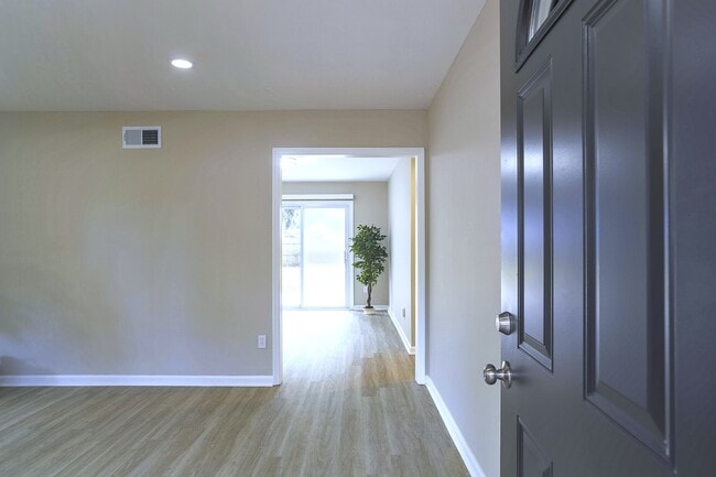 Building Photo - 11304 Largo Dr