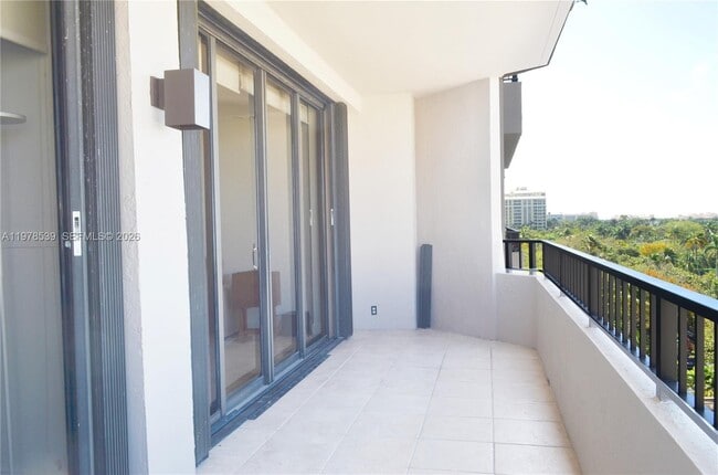 Building Photo - 251 Crandon Blvd