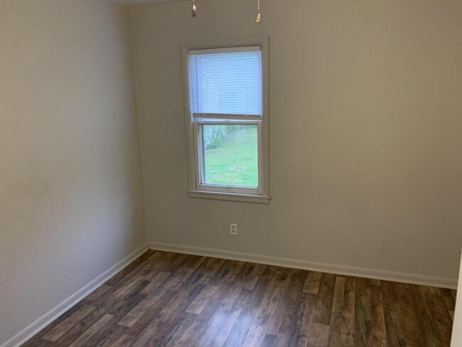 Building Photo - 1202 E 4th Ave