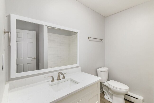 Building Photo - 639 Riverview Dr