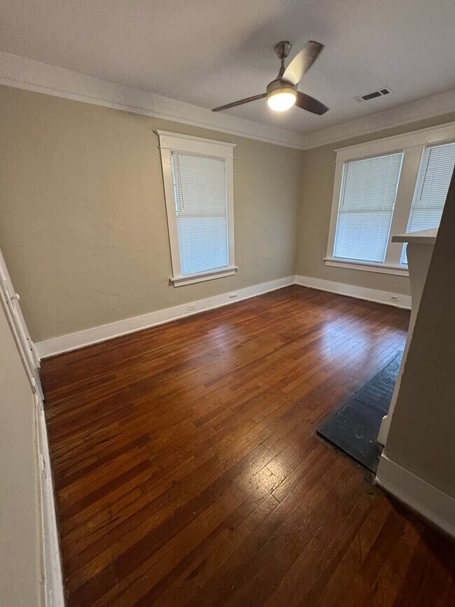 Building Photo - Quaint home in downtown Augusta Ready now!