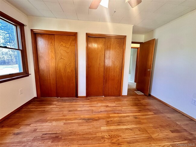 Building Photo - 10 Smith St