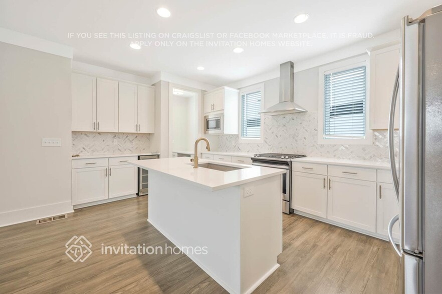 Building Photo - 220 Founders Ln