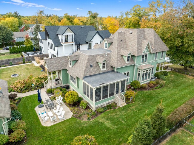 Building Photo - Remodeled Victorian in Maple Park in downt...