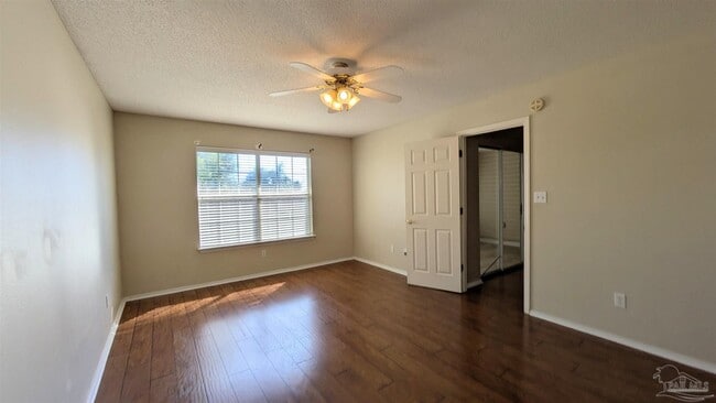 Building Photo - 213 Mirabelle Cir