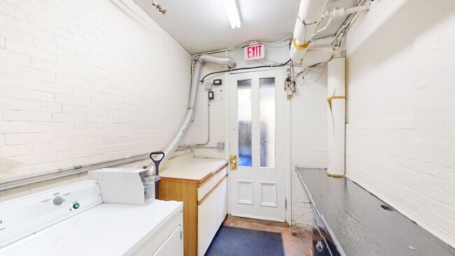 Building Photo - 281 Marlborough St