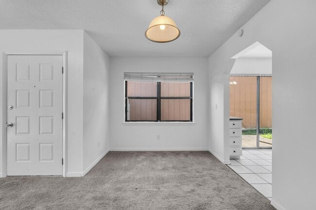 Building Photo - Charming 2 Bedroom Florida Cottage in Convenient Location!!