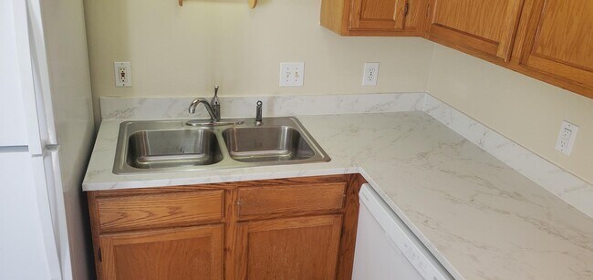 Building Photo - 104 Martin Ct