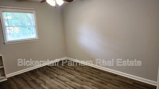 Building Photo - 3814 Meadowcliff Dr